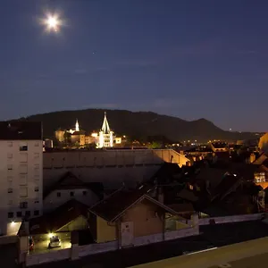 Appartement Grand 5 Pièces Avec Garage En Plein Centre, Annecy
