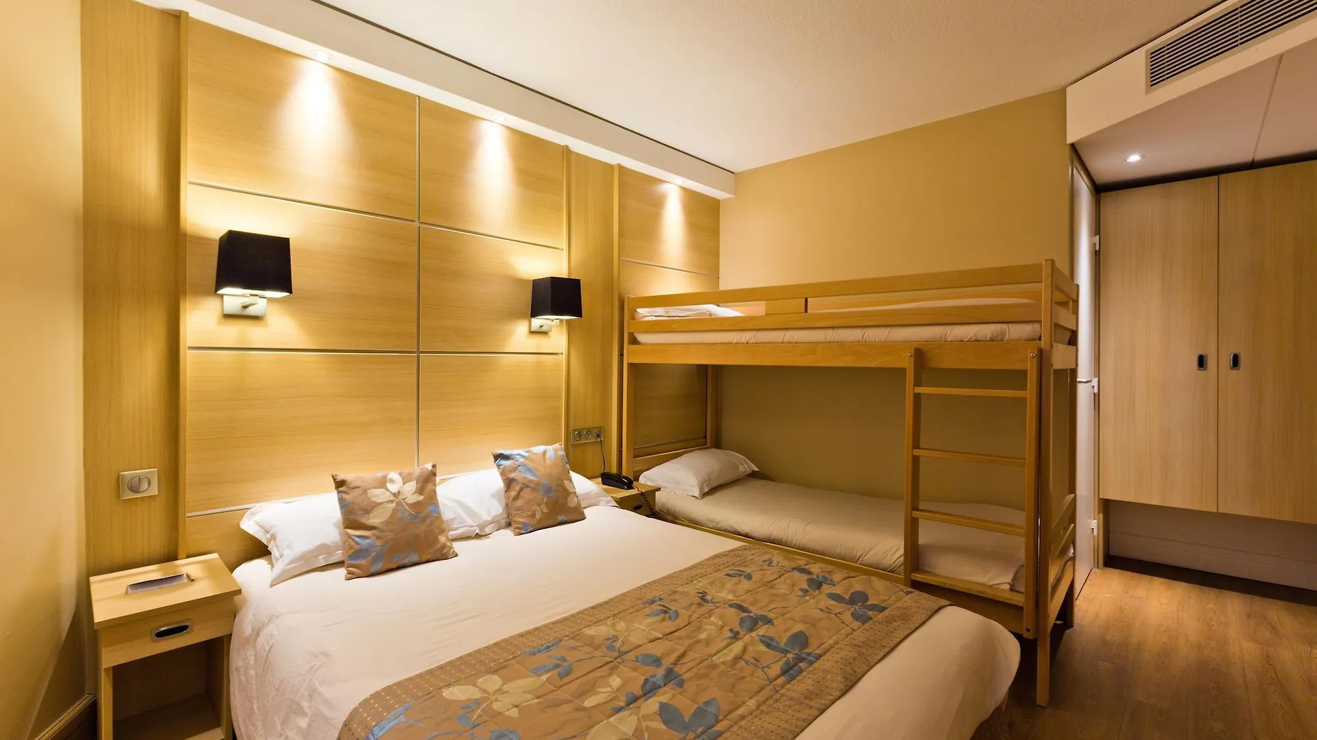 Hotel Novel Restaurant La Mamma Annecy