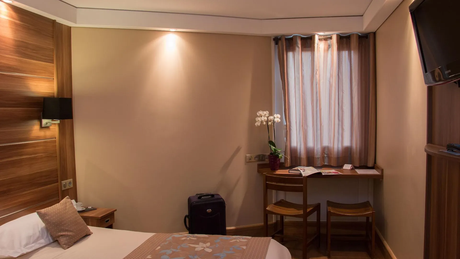 Hotel Novel Restaurant La Mamma Annecy 3*,