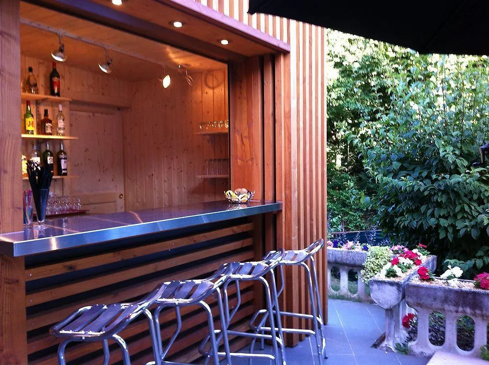 Hotel Novel Restaurant La Mamma Annecy Frankrijk