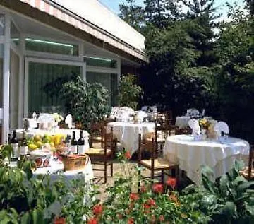 Hotel Novel Restaurant La Mamma Annecy 3*,